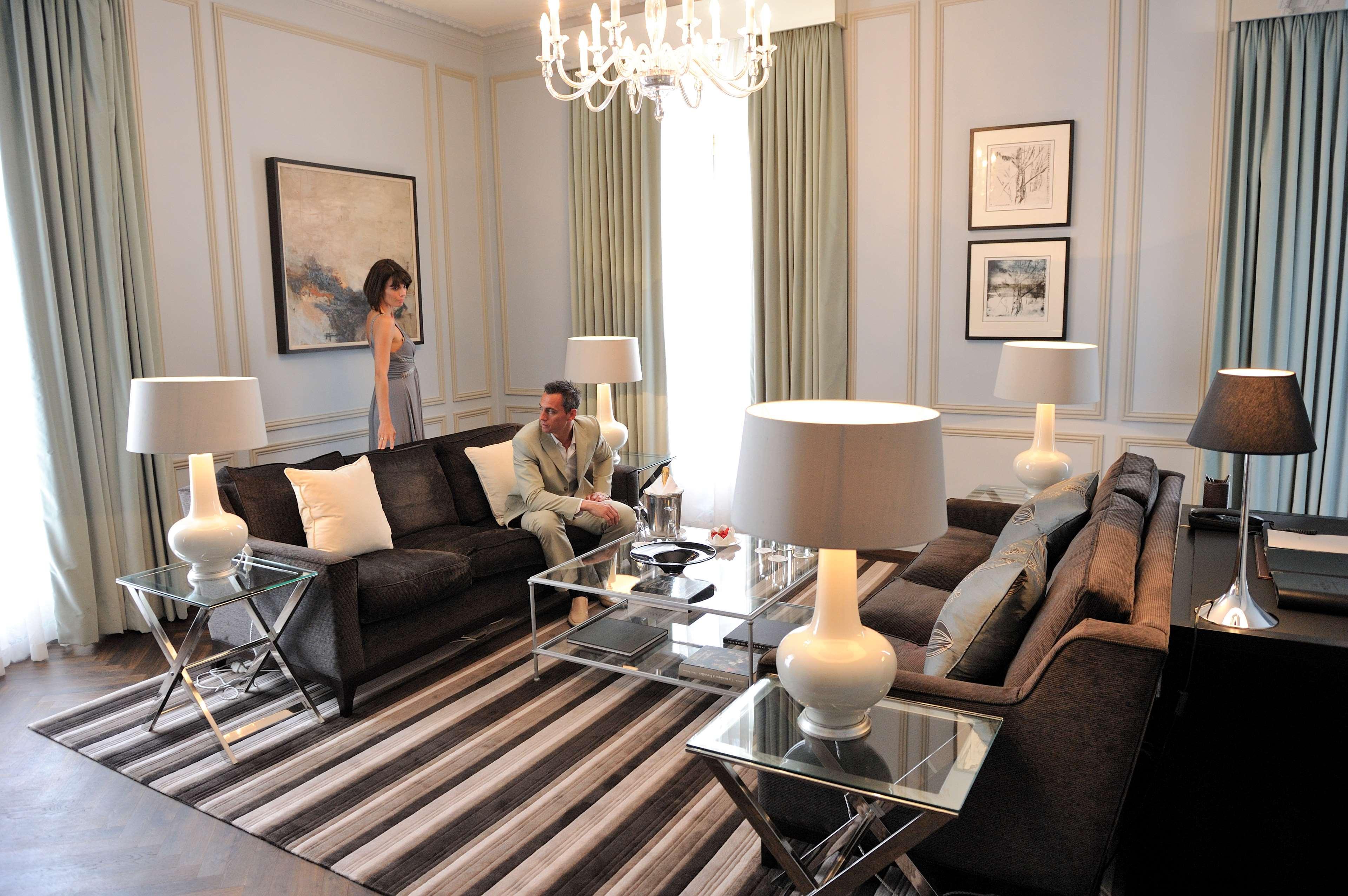 Waldorf Astoria Versailles - Trianon Palace Rum bild The interior of a suite at the Mandarin Oriental, Munich