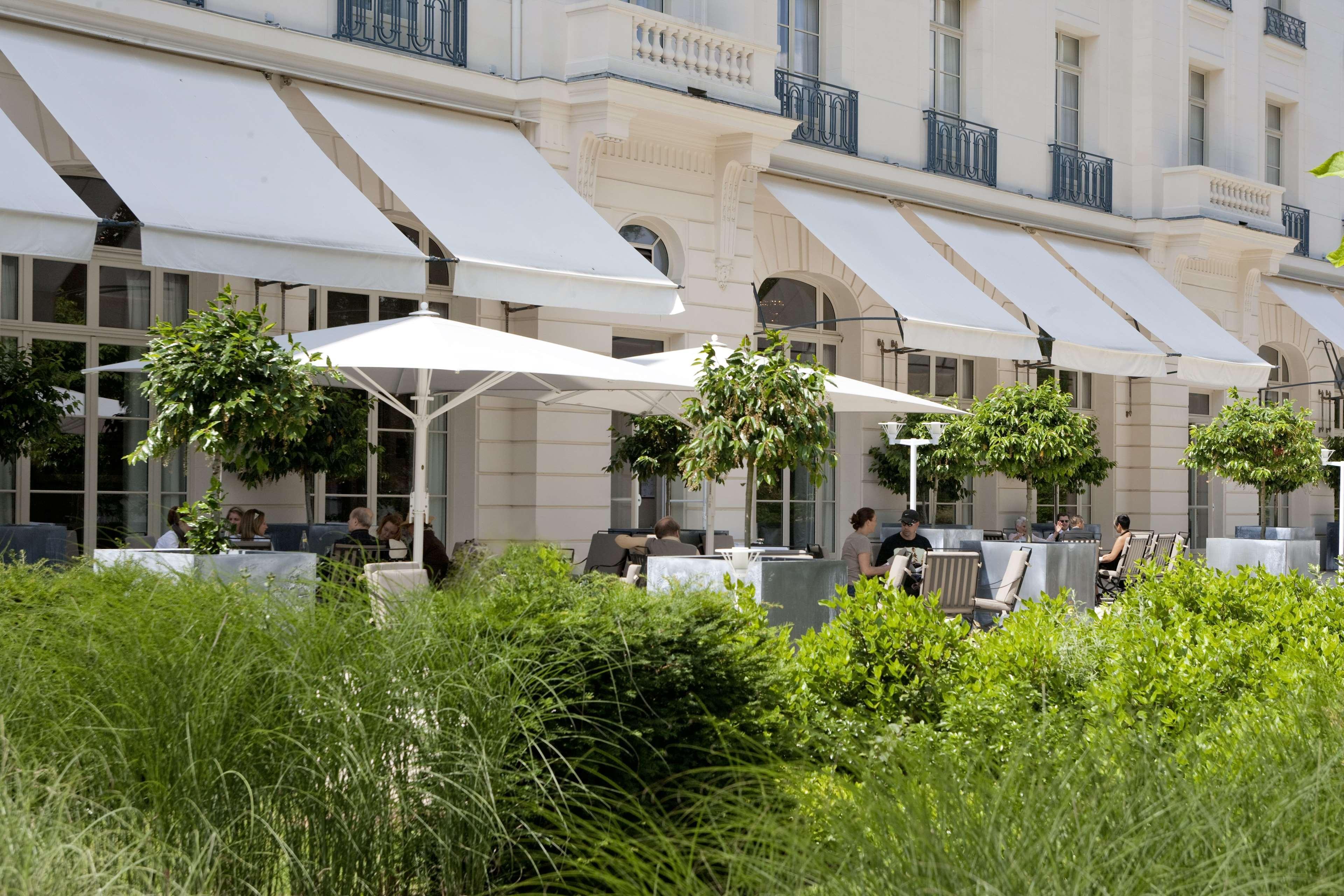 Waldorf Astoria Versailles - Trianon Palace Exteriör bild The restaurant