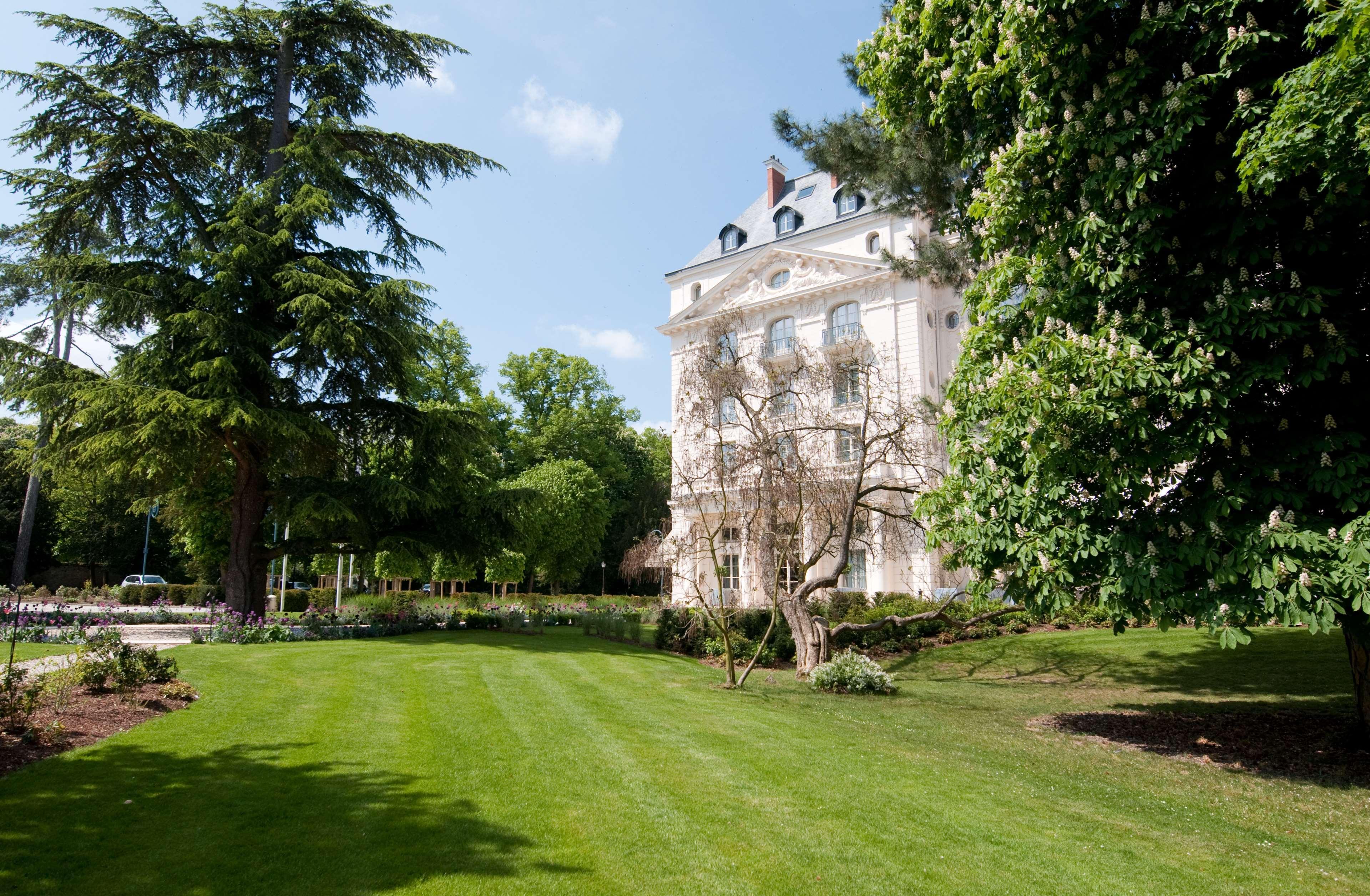 Waldorf Astoria Versailles - Trianon Palace Exteriör bild The park of the Château de Launay