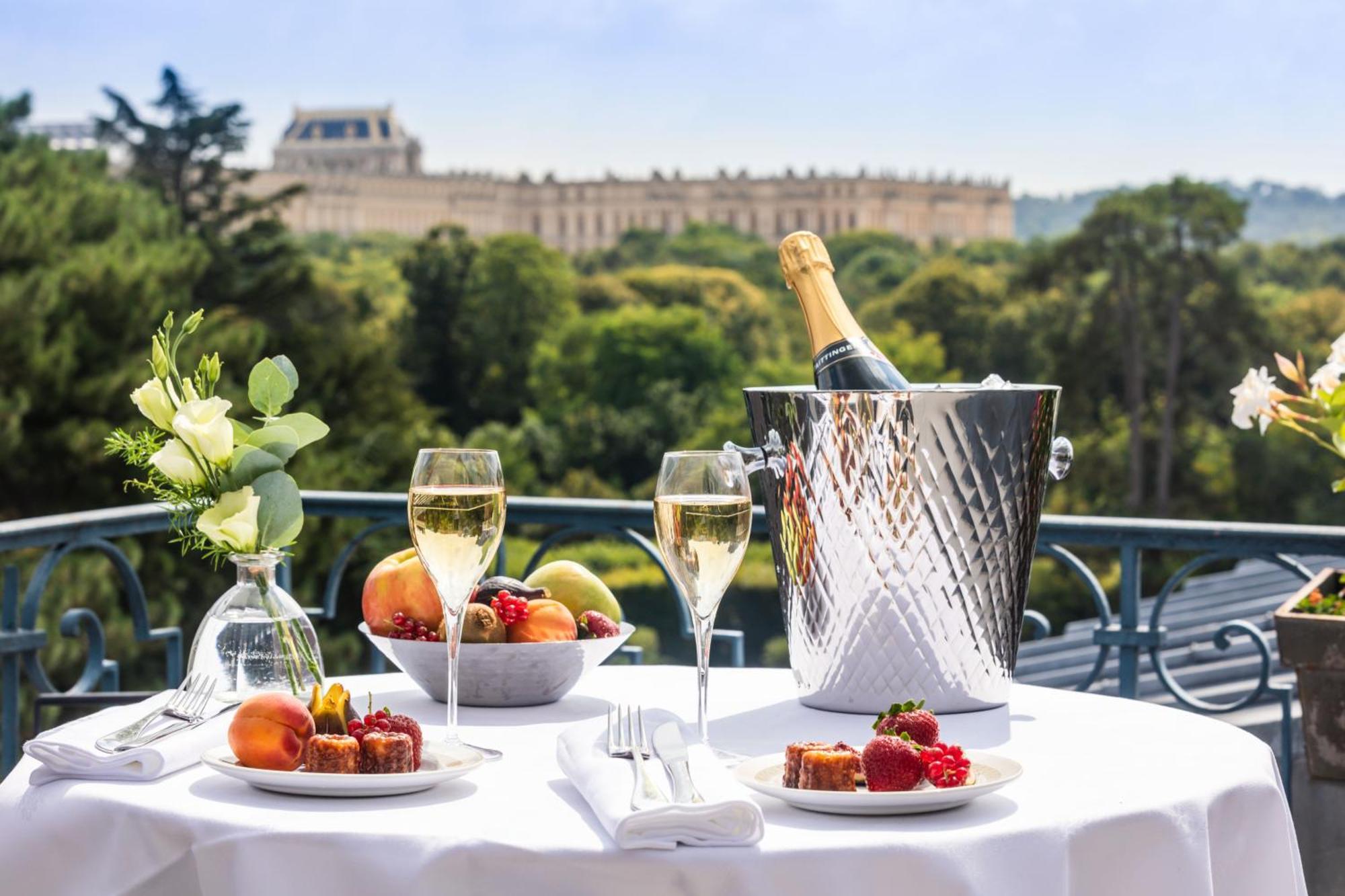 Waldorf Astoria Versailles - Trianon Palace Exteriör bild Champagne