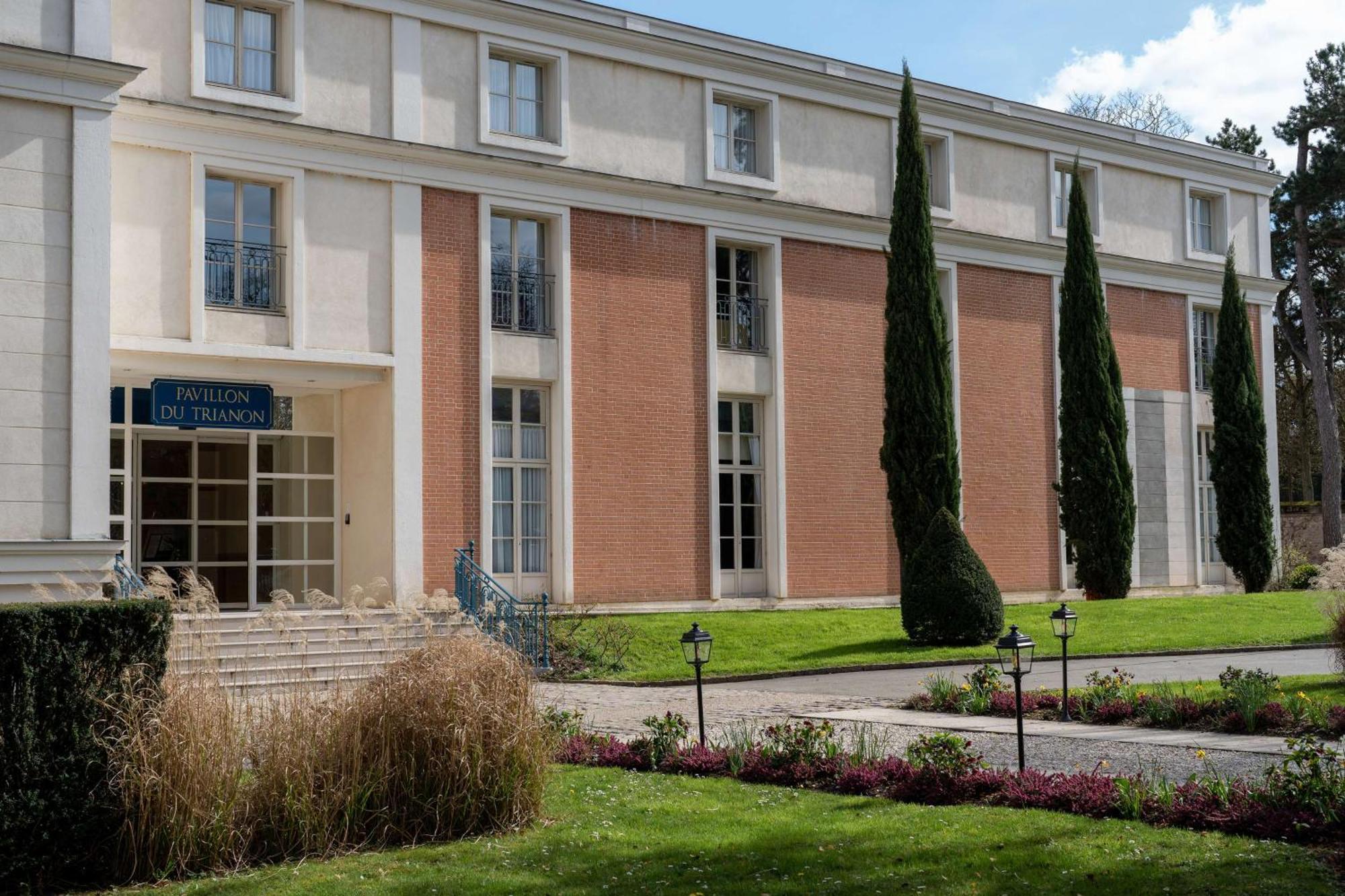 Waldorf Astoria Versailles - Trianon Palace Exteriör bild The University of Avignon